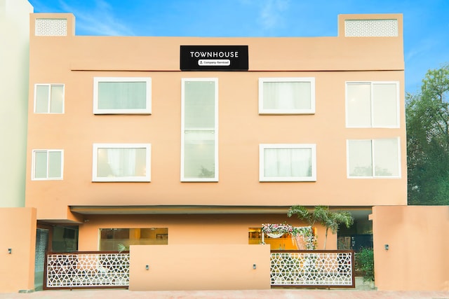 Townhouse Viraj Khand Formerly Veridian Inn