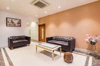 Super Townhouse Viraj Khand Formerly Veridian Inn