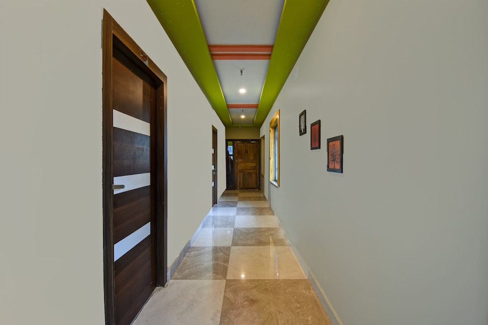 Hotel O K2, VIP Road Kolkata, Kolkata