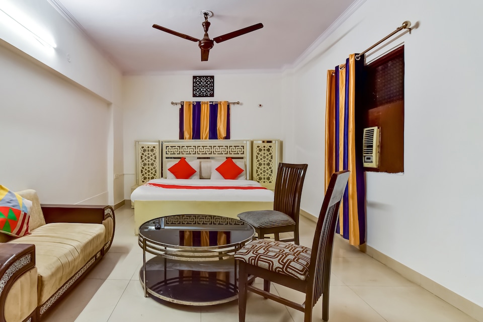 Flagship Hotel Red Stone Near Dilli Haat Ina, Lajpat Nagar Delhi, Delhi