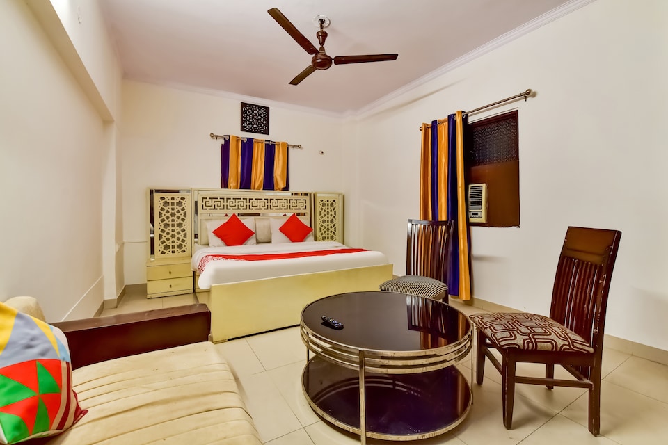 Flagship Hotel Red Stone Near Dilli Haat Ina, Lajpat Nagar Delhi, Delhi
