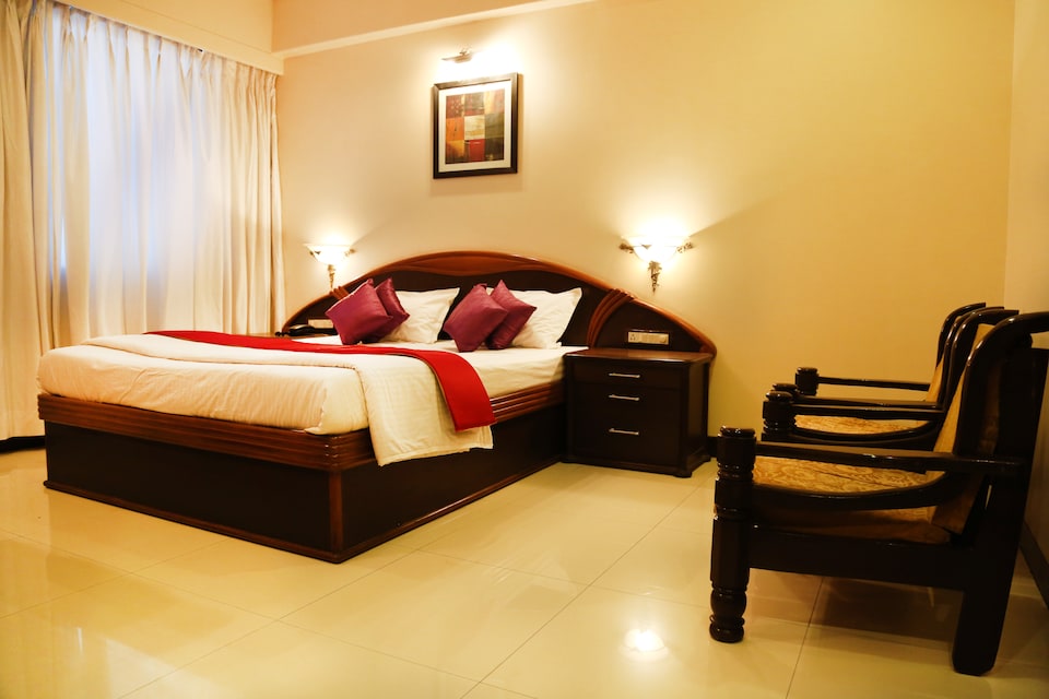 OYO Flagship 213 Pimpri Finolex Chowk, Pimpri Pune, Pune