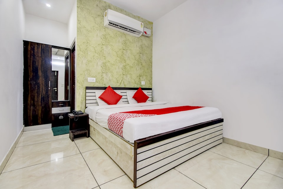 OYO 74271 Hotel Nivri House, Aligarh, Aligarh