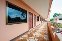 OYO 1087 Udom Khomkham Apartment