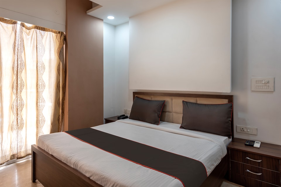 Collection O 6261 Spice Mall, Noida Stadium, Noida