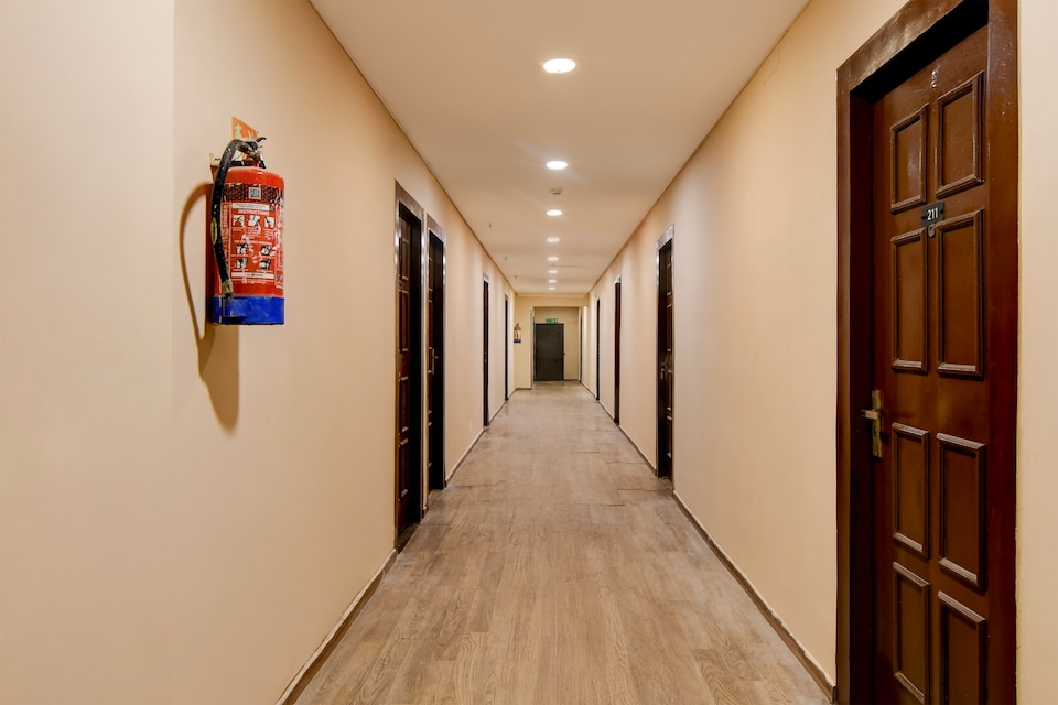 Townhouse Parkstreet Formerly Hotel Royal Garden, Esplanade Kolkata, Kolkata