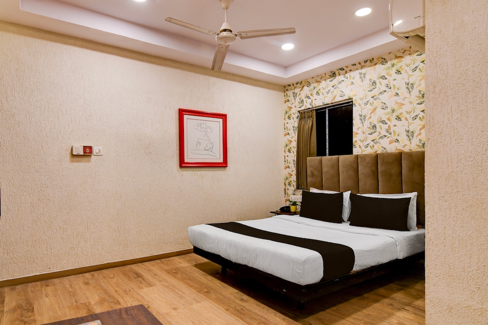 Super Townhouse Parkstreet Formerly Hotel Royal Garden, Esplanade Kolkata, Kolkata