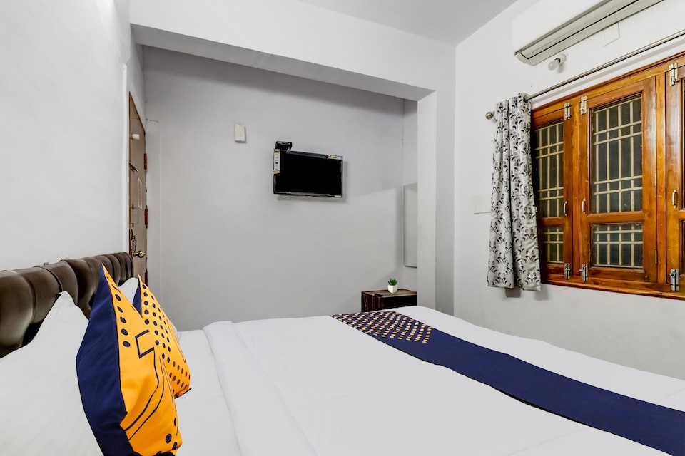 SPOT ON Hotel Lakshmi Nivas, Transit Tirupati, Tirupati
