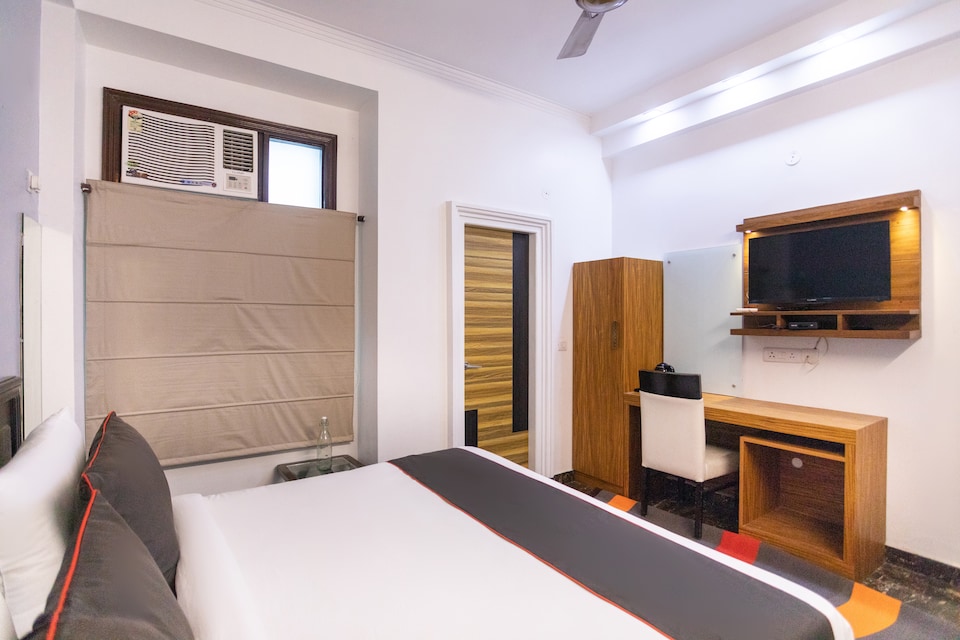 Collection O Sangvi Palace Near Pvr Ansal Plaza Greater Noida, Greater Noida, Noida