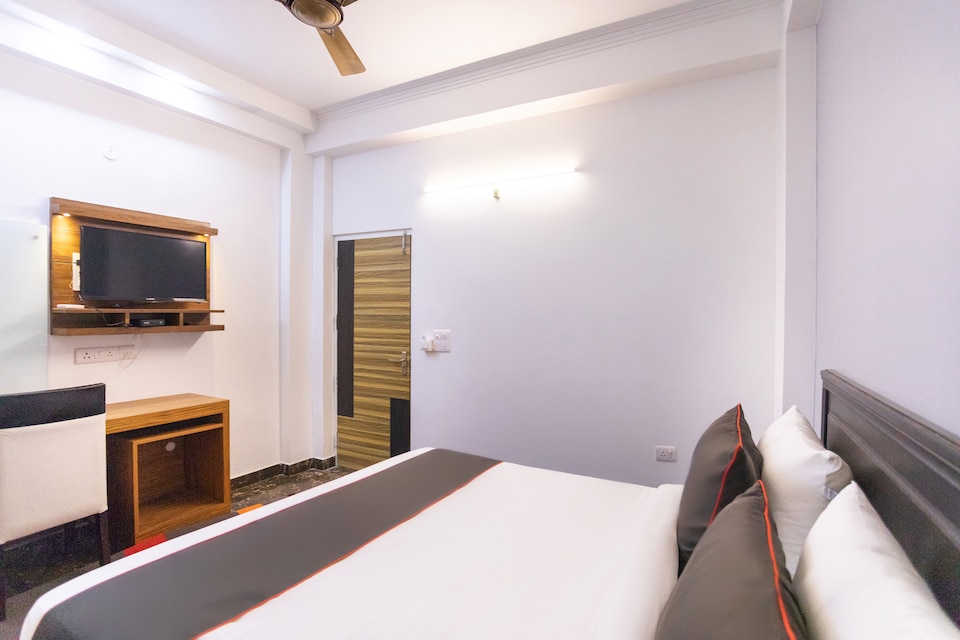 Collection O Sangvi Palace Near Pvr Ansal Plaza Greater Noida, Greater Noida, Noida