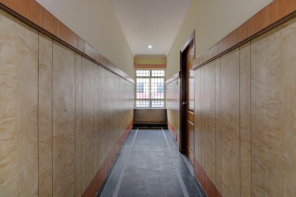 SPOT ON 74360 Shree Bhavani Palace, Majestic Bangalore, Bangalore