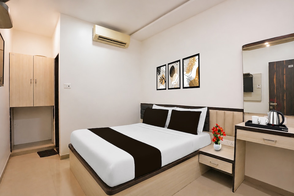 Collection O Kurla BKC Mumbai Formerly Golden Tulipz, Mumbai Sion-Kurla-Ghatkopar, Mumbai