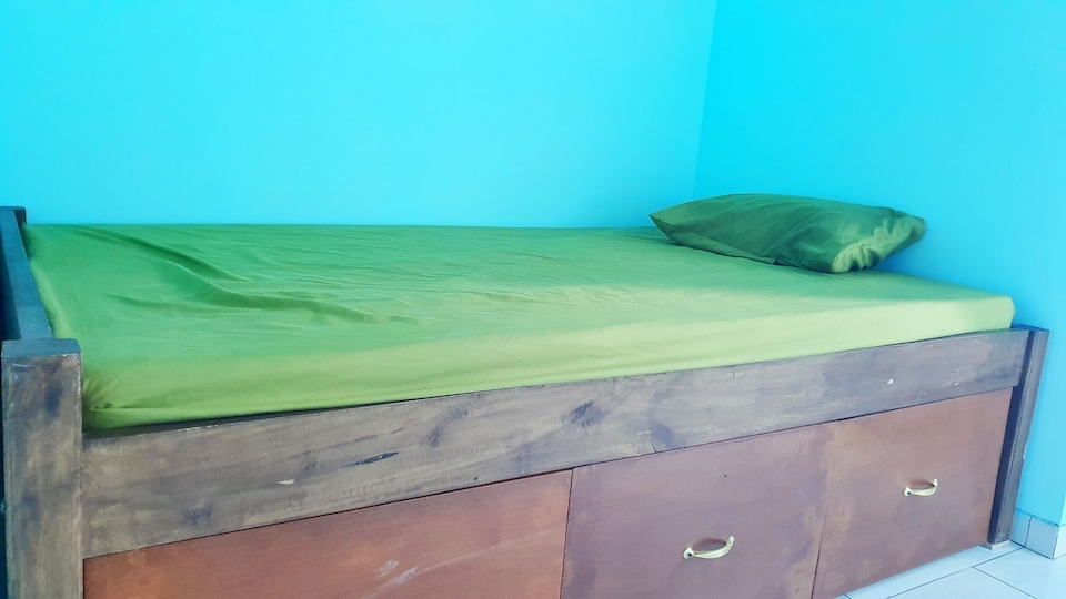 OYO 3827 Simpang Neptunus 1 Syariah, Malang Kota, Malang