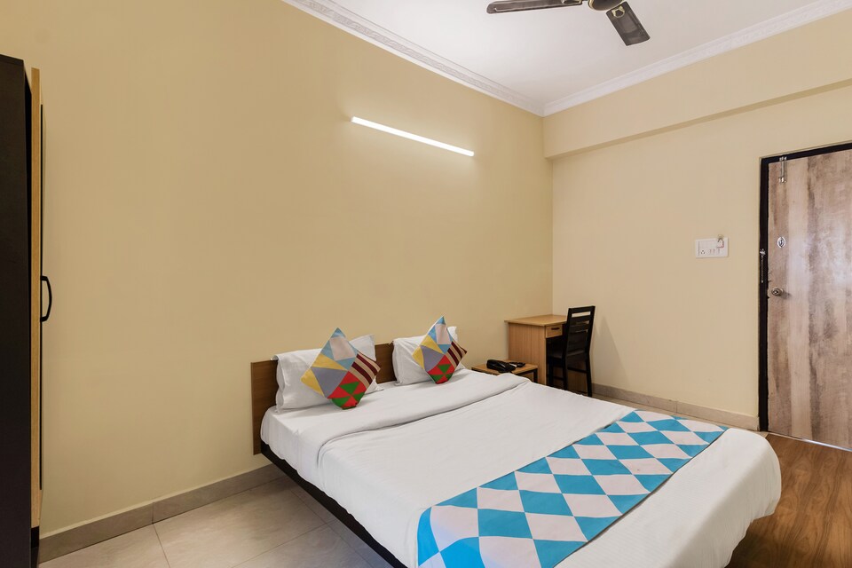 OYO 74389 Home Siva Builders, Kothaguda, हैदराबाद