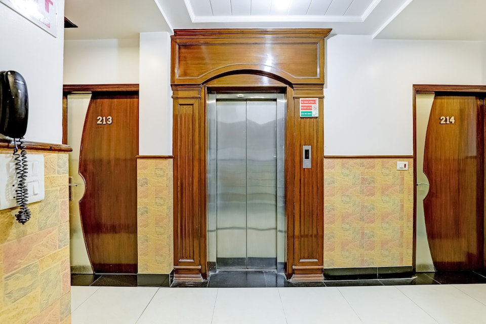 CAPITAL O74390 Hotel Grand Park Inn, Karol Bagh Delhi, Delhi