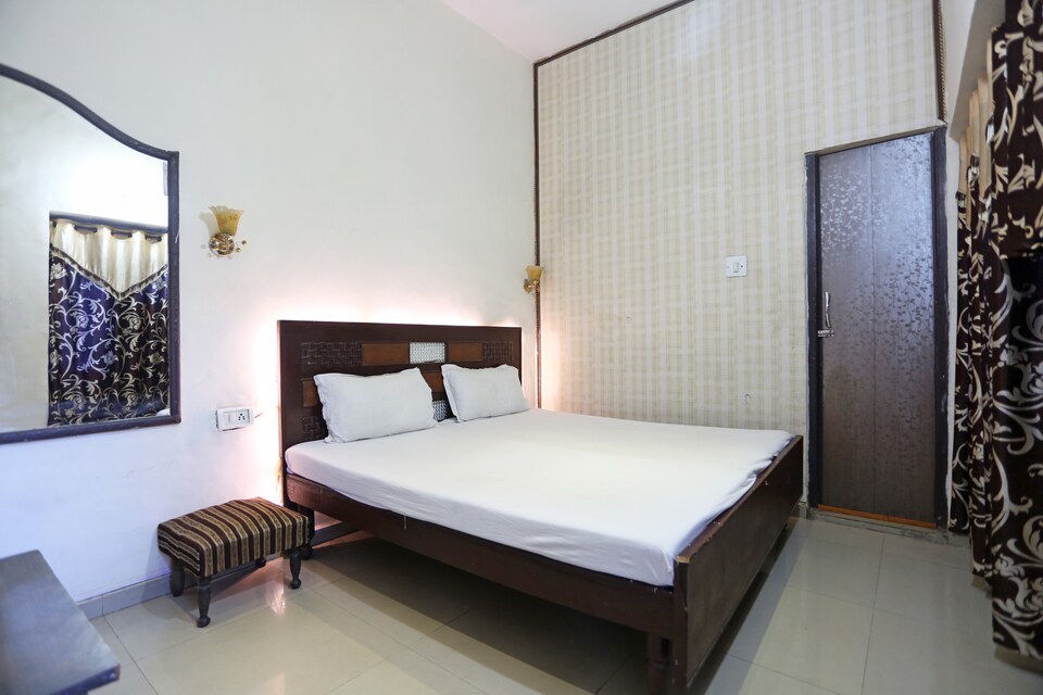 OYO Basic 088 Railway Station Bhandari Bridge, Railway Station Amritsar, Amritsar