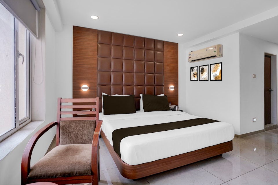 Super Townhouse Oak Central Bus Station Rajkot Formerly Simran Raghuveer, Race Course Rajkot, Rajkot