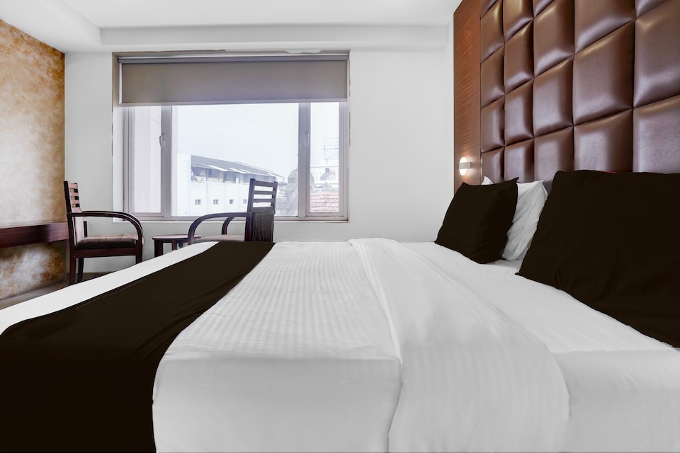 Super Townhouse Oak Central Bus Station Rajkot Formerly Simran Raghuveer, Race Course Rajkot, Rajkot