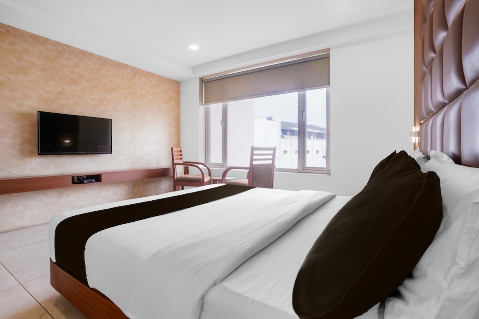 Super Townhouse Oak Central Bus Station Rajkot Formerly Simran Raghuveer, Race Course Rajkot, Rajkot