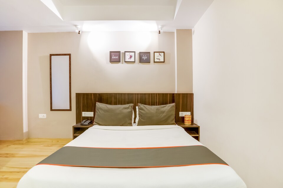 Collection O Sec. 9 Metro Near Dwarka Sector 9 Metro Station, Airport-Dwarka Delhi, Delhi