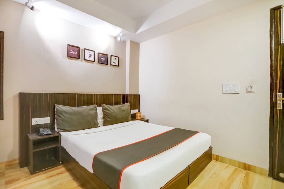 Collection O Sec. 9 Metro Near Dwarka Sector 9 Metro Station, Airport-Dwarka Delhi, Delhi