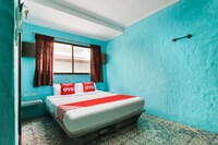 OYO 1103 Pirates House Hotel