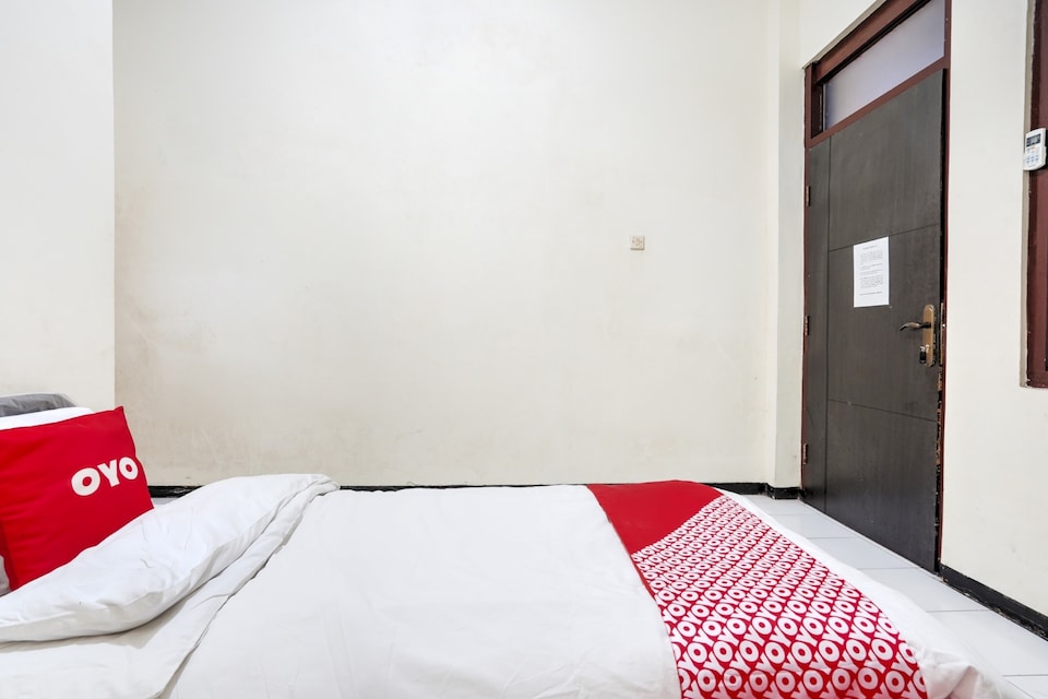 OYO 3842 Eiffel Ketintang Unesa Syariah, Wonokromo, Surabaya