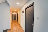 Super Townhouse Singapore Mall Formerly Hotel Sunshine