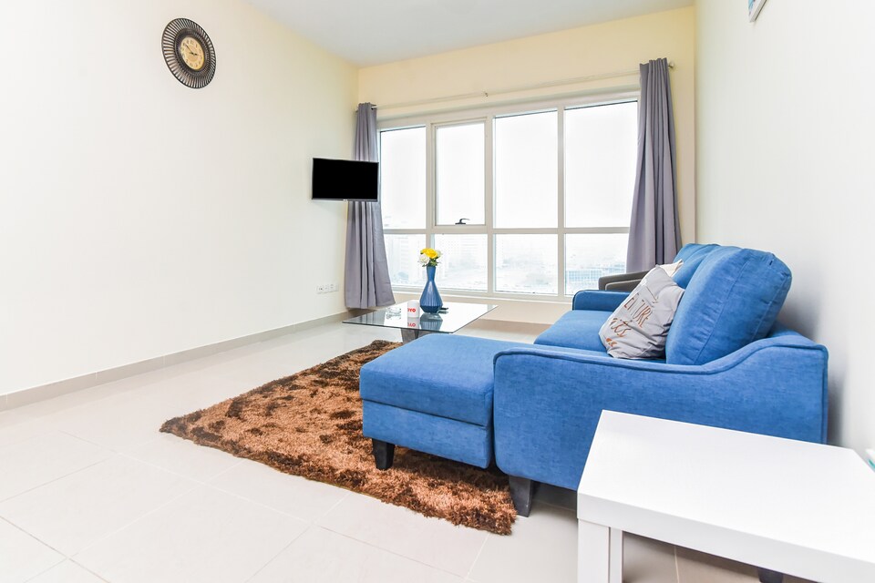 OYO 544 Home 2606 global lake view tower, Dubai Marina, Dubai