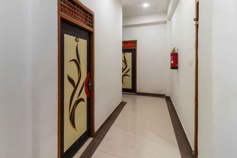 Collection O PRANJUL INN, Chowk Allahabad, Prayagraj