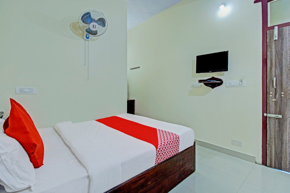 OYO 74504 Hotel Dhanalakshmi, Kushalnagar, Coorg