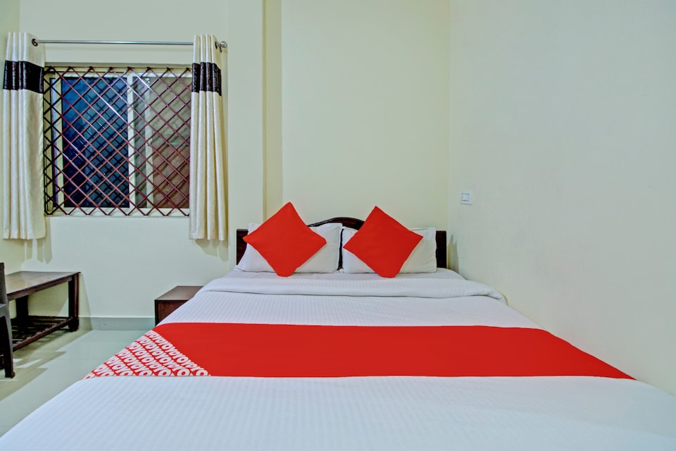 OYO 74504 Hotel Dhanalakshmi, Kushalnagar, Coorg