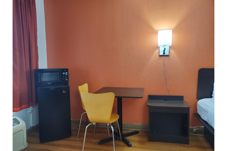 OYO Hotel Sweetwater TN West, Sweetwater TN, Sweetwater TN