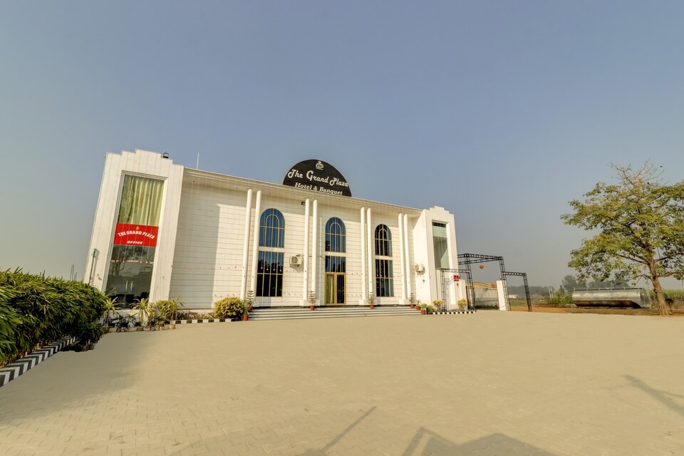 Capital O The Grand Plaza Hotel, Moradabad, Moradabad