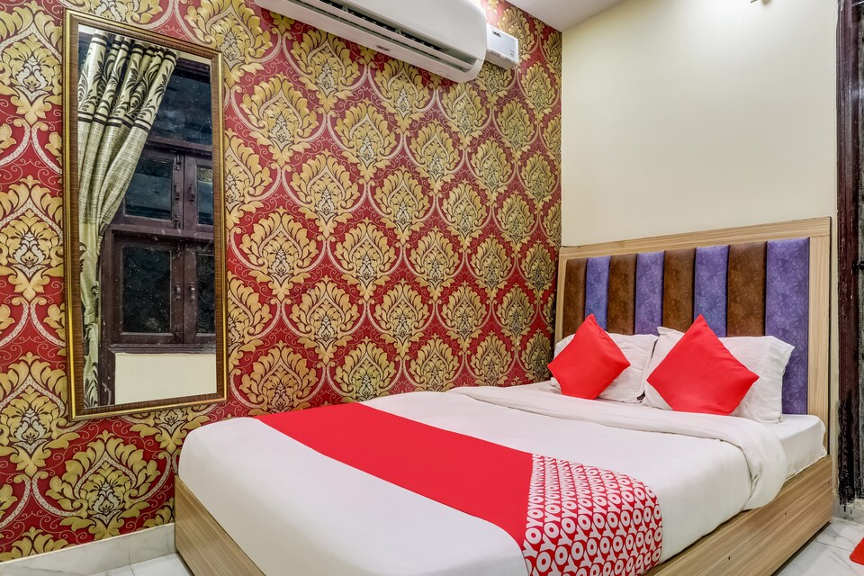 Live Under DEL4807, Dwarka Delhi, Delhi