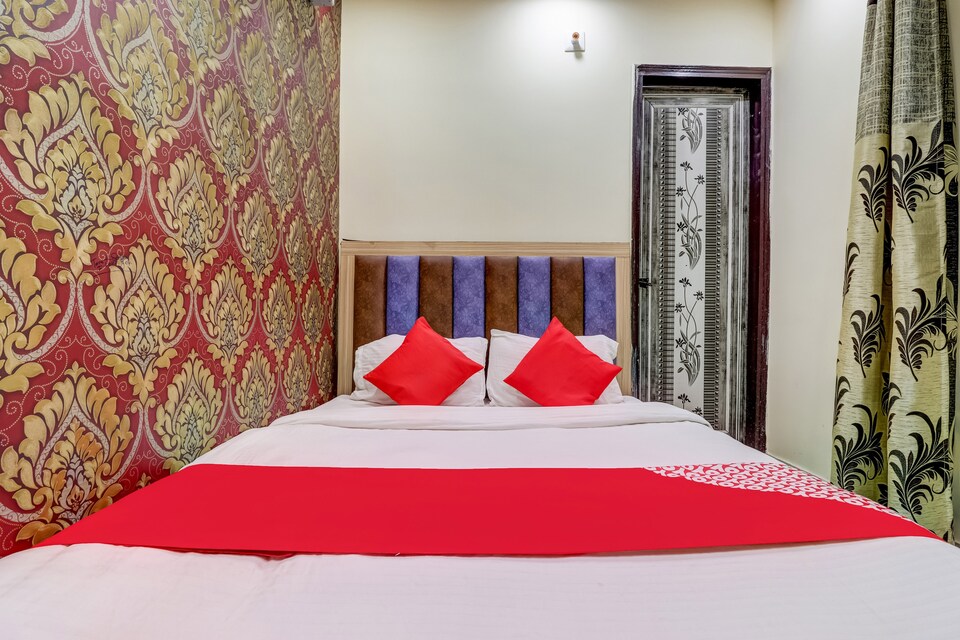 Live Under DEL4807, Dwarka Delhi, Delhi