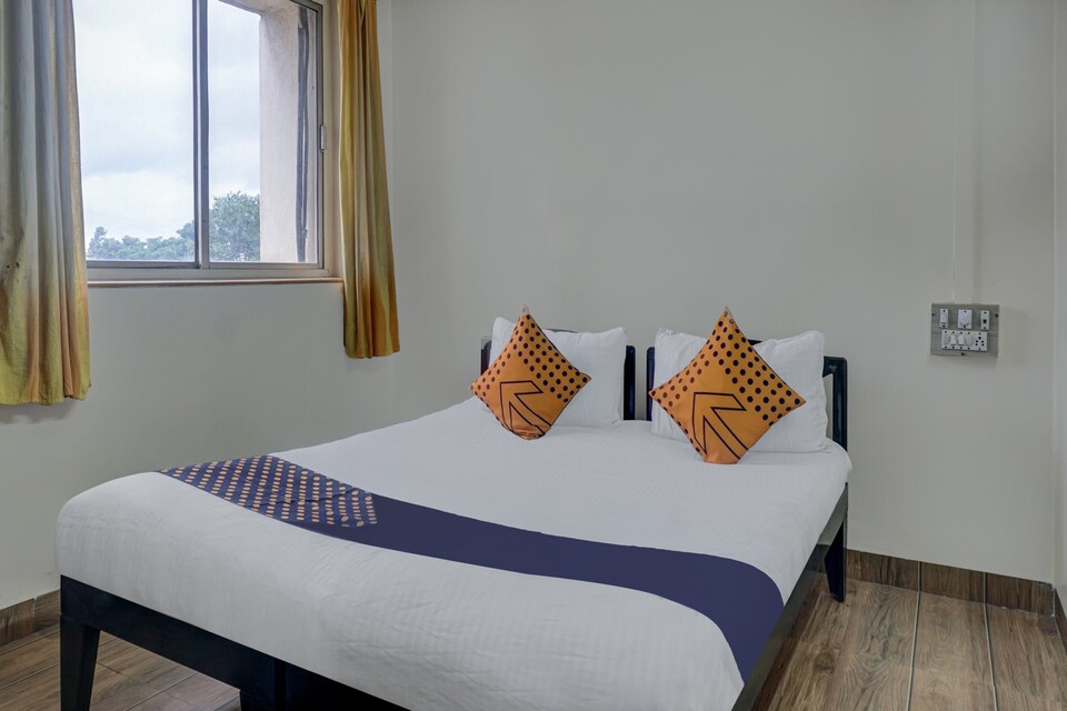 SPOT ON 74569 Siddhi Lodge, Jejuri, Pune