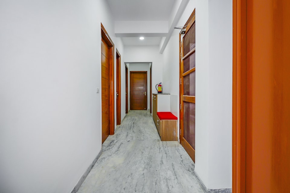 Hotel O  Diamond inn, Golf Course Road, Gurgaon