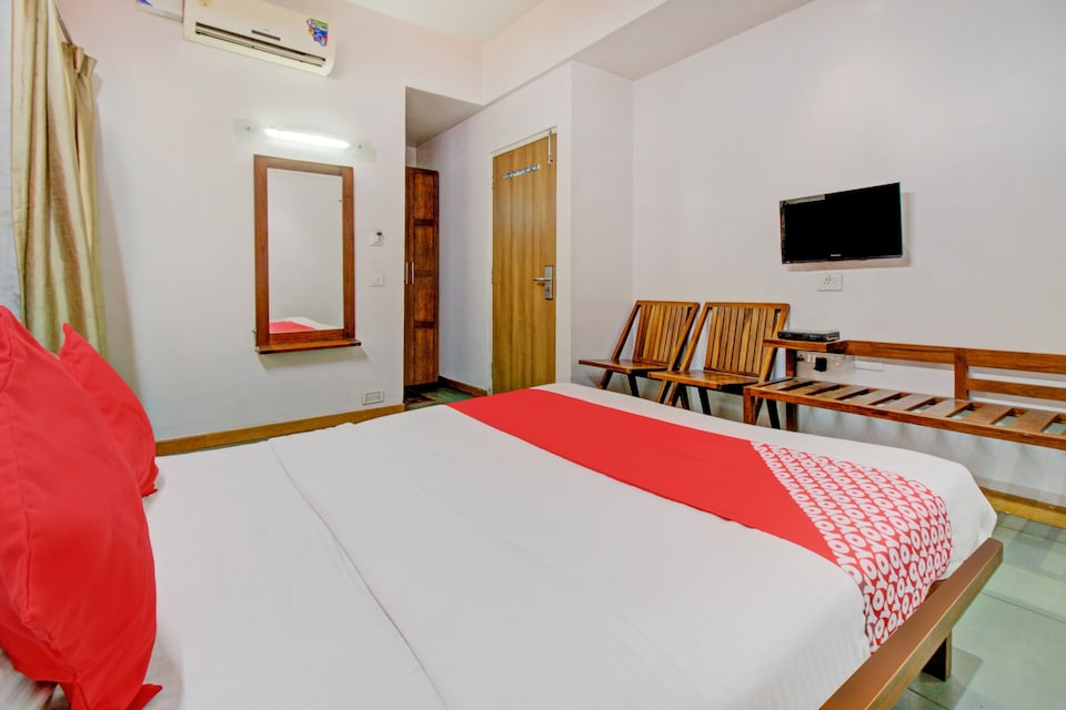 OYO 74589 Holiday Home, Majestic Bangalore, Bangalore