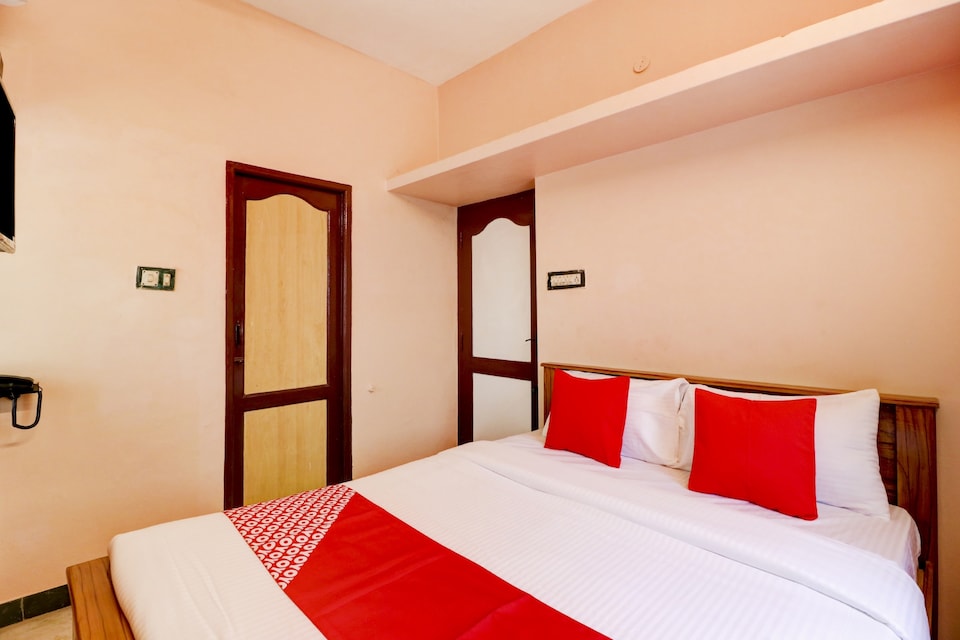 OYO 74612 Royal Plaza Boarding & Lodging, Pondy Upcountry, पांडिचेरी