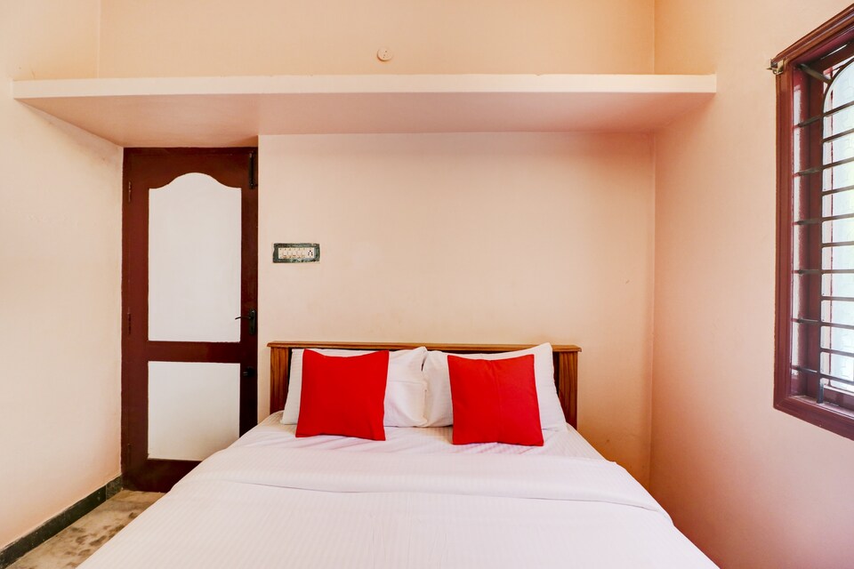 OYO 74612 Royal Plaza Boarding & Lodging, Pondy Upcountry, पांडिचेरी