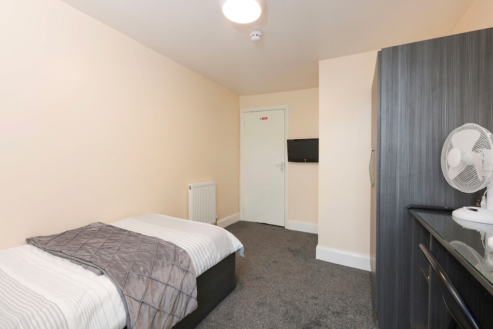 OYO Honeycroft Lodge, UB8, Uxbridge