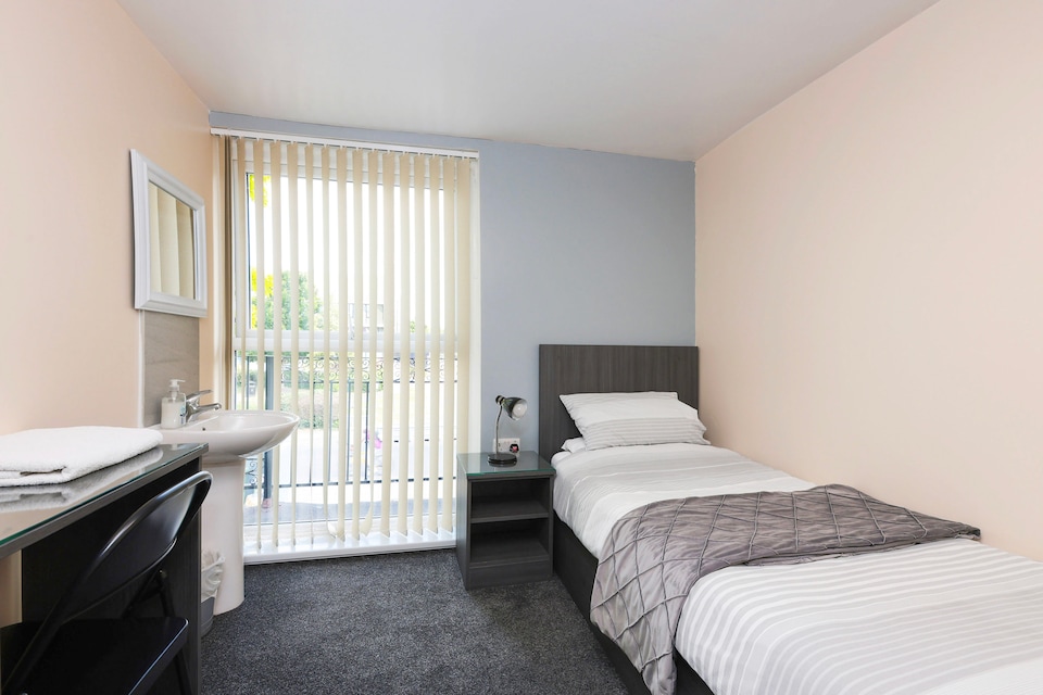 OYO Honeycroft Lodge, UB8, Uxbridge