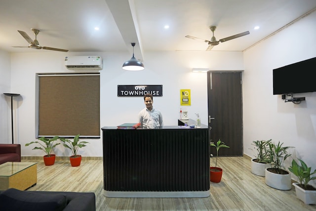 Townhouse Cloud Bay, Near Genpact, Sector-69, Gurgaon