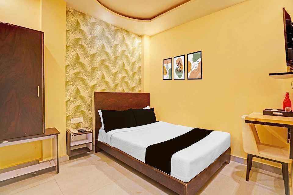 Collection O Prayagraj Bus Stop Formerly Sonica Gold, Civil Lines - High Court, Prayagraj