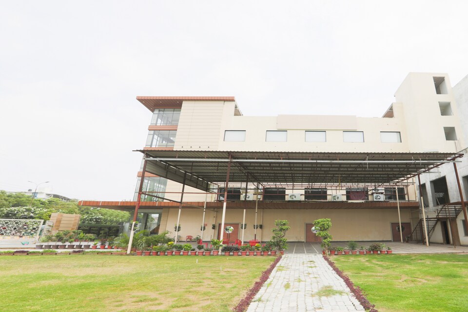 Capital O 74655 Hotel Shree, Gomti Nagar Lucknow, Lucknow