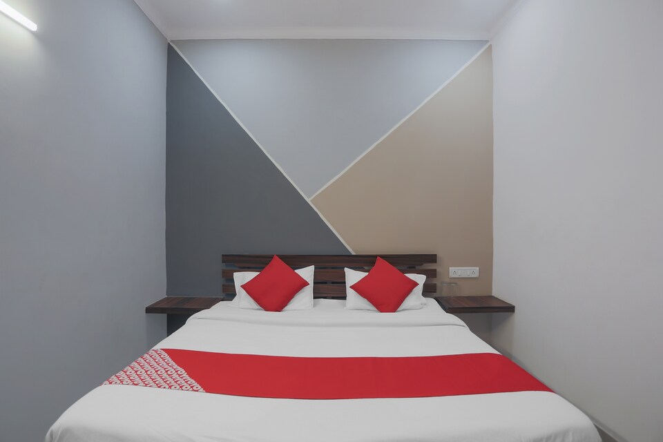 OYO Flagship 74663 The Sapphire Inn , Indirapuram Ghaziabad, Ghaziabad