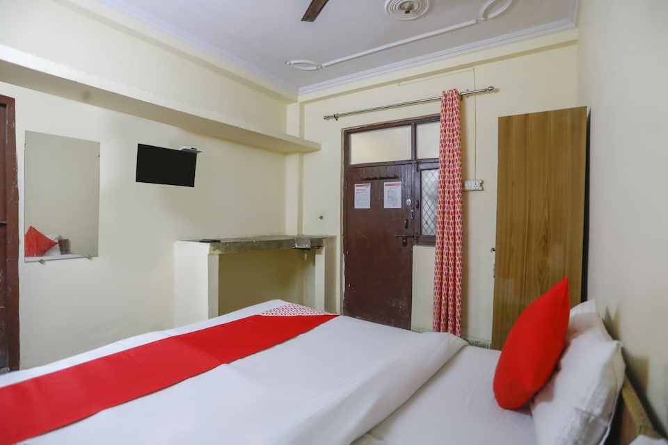 OYO 74693 Jmd Guest House, Noida Expressway SEZ, Noida