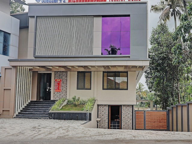 Super Townhouse Kizhakkambalam Tourist Home