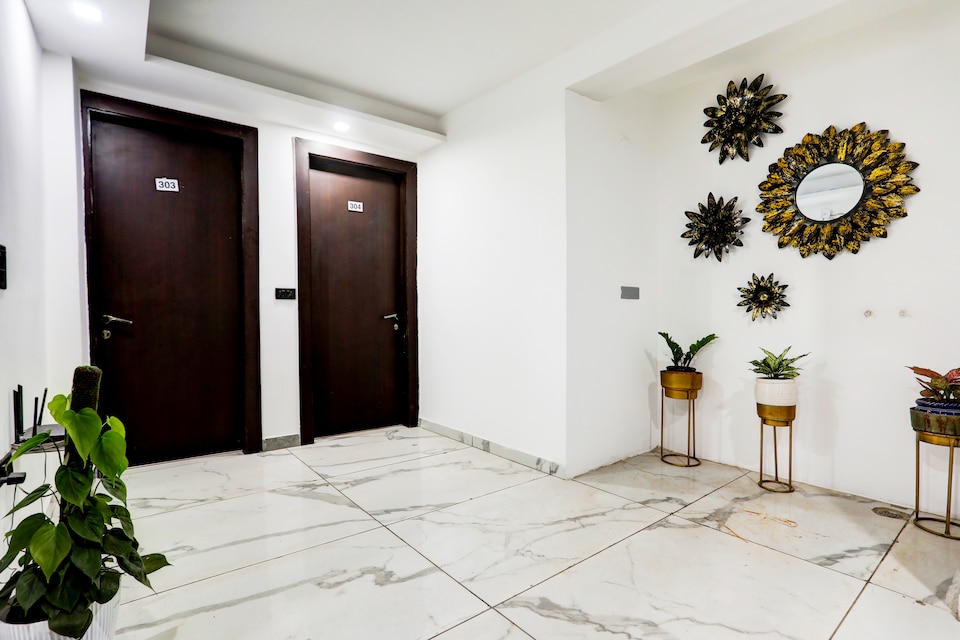 Super Townhouse Sector 52 Near Artemis Hospital, Golf Course Road, Gurgaon